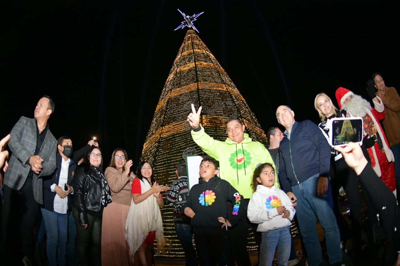 GOBERNADOR RICARDO GALLARDO LLEVA LA MAGIA DE LA NAVIDAD A LA FENAPO