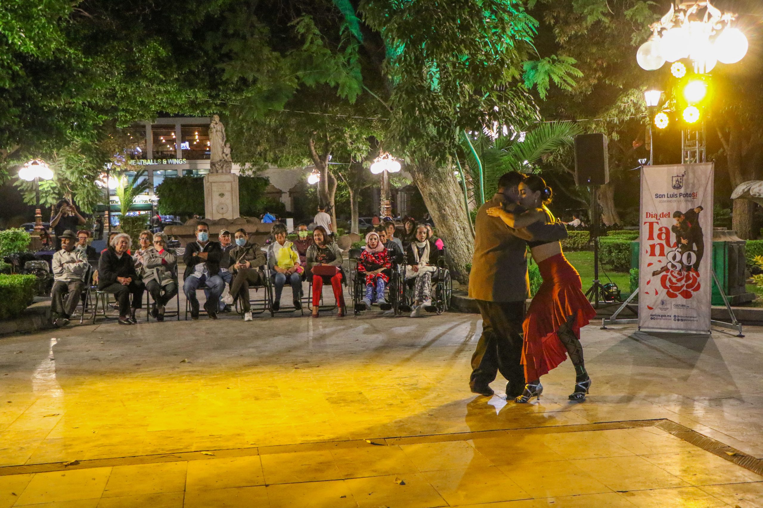 Participaron y exhibieron números de baile los grupos Tango Libre, La Locura del Tango y El Yeite Tango Club.