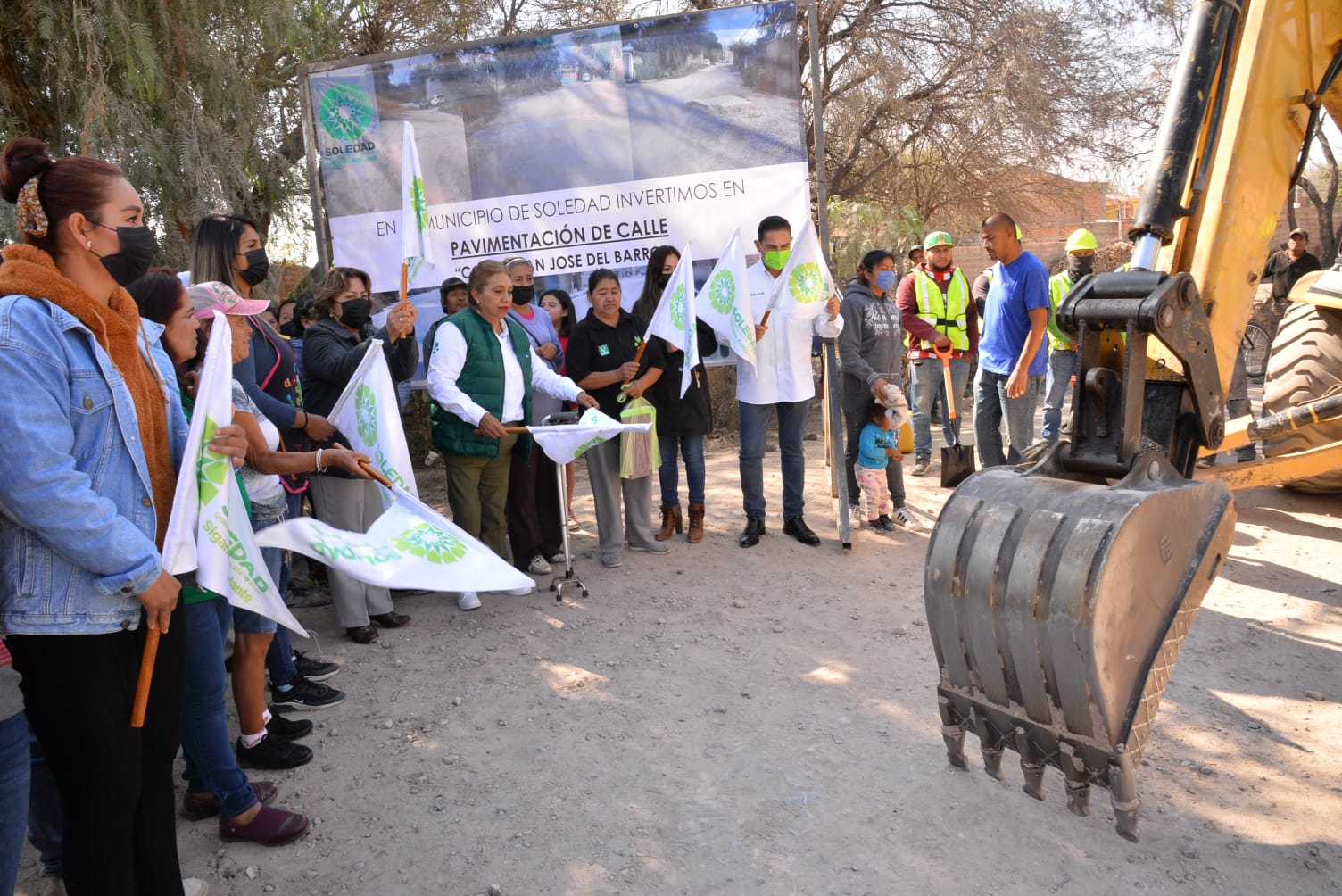 Alcaldesa de Soledad dio arranque a la obra de pavimentación de la calle Miguel Hidalgo