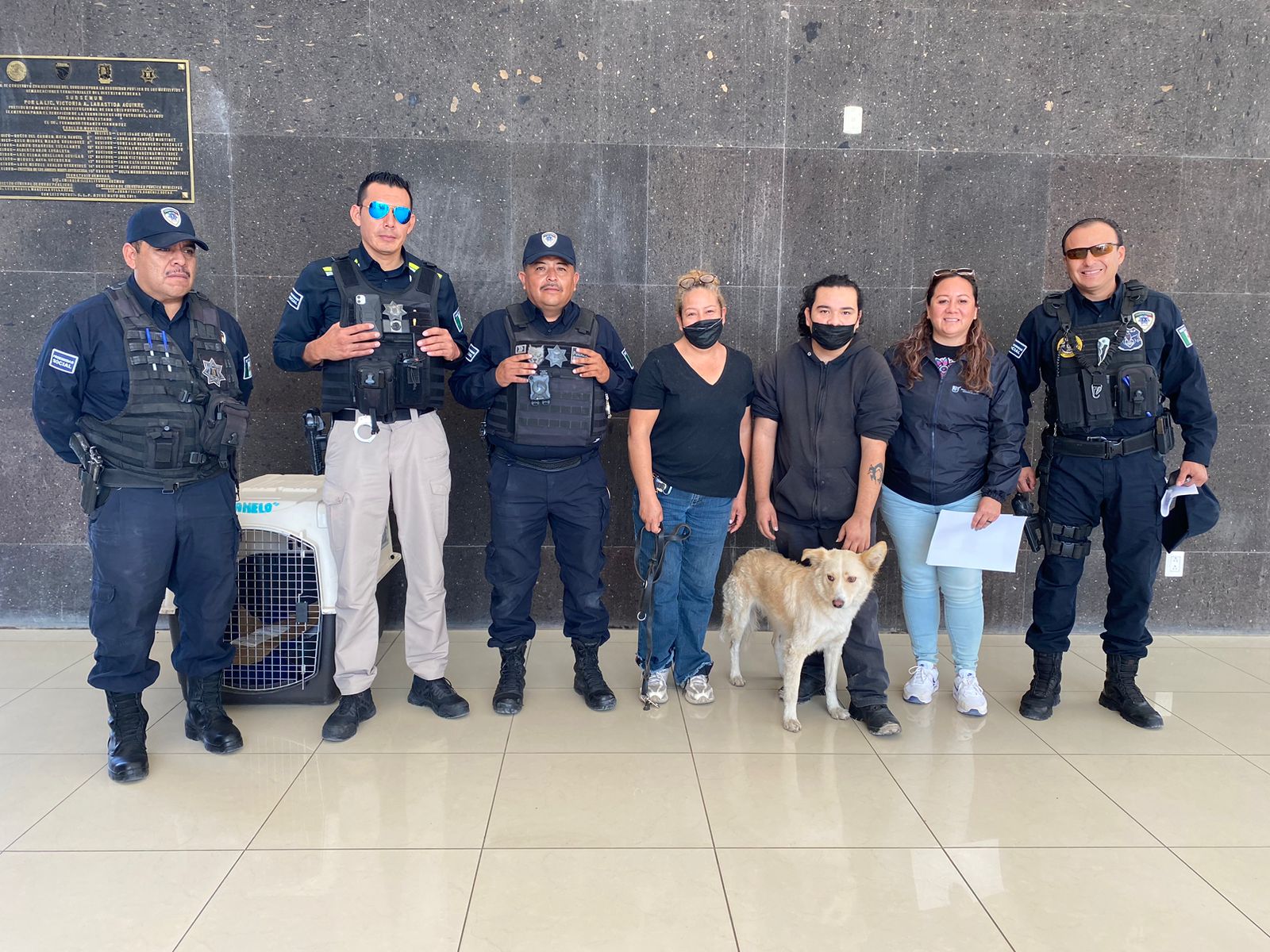 SSPC entrega a dueños mascota rescatada en avenida Salvador Nava Martínez