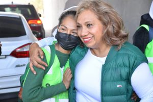 La alcaldesa, Leonor Noyola Cervantes repartió regalos en la comunidad del Huizache y la colonia San Felipe