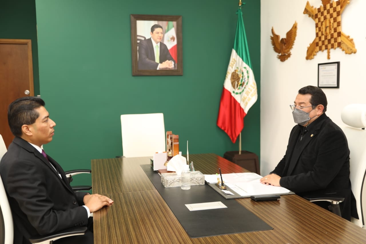 Secretario de Seguridad Estatal, González Castillo sostiene encuentro con el Cónsul General de Guatemala.