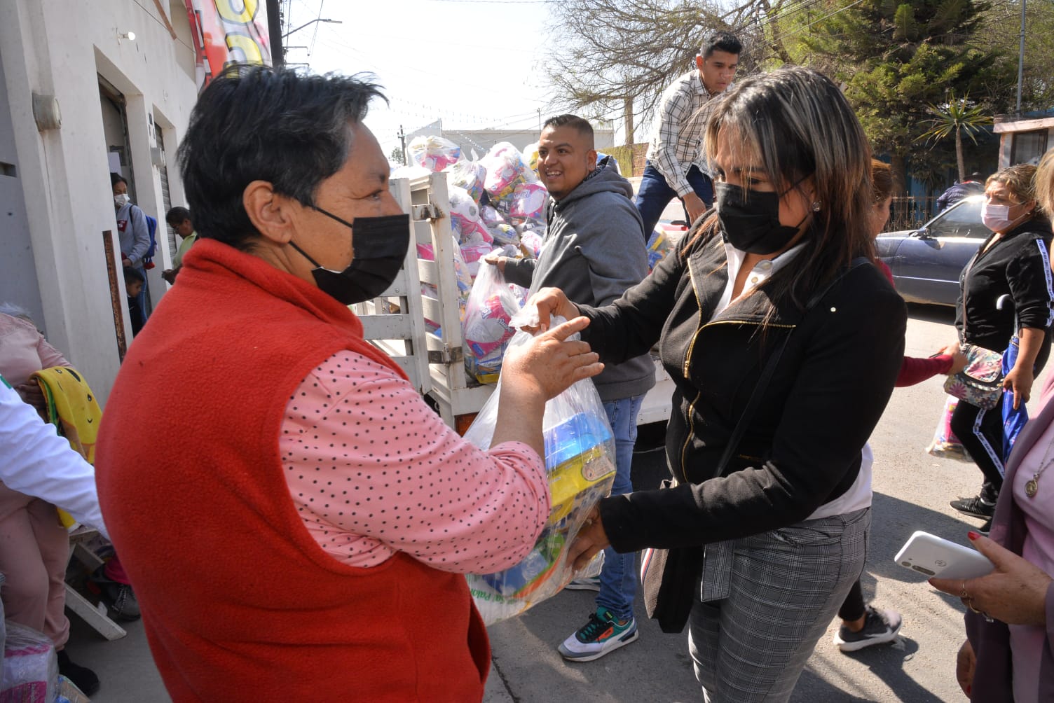 Recientemente, se entregó este beneficio a adultos mayores que radican en la comunidad del Zapote.