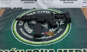 Atendieron el reporte de civiles armados, logrando el aseguramiento de un fusil de asalto en un vehículo en estado de abandono.