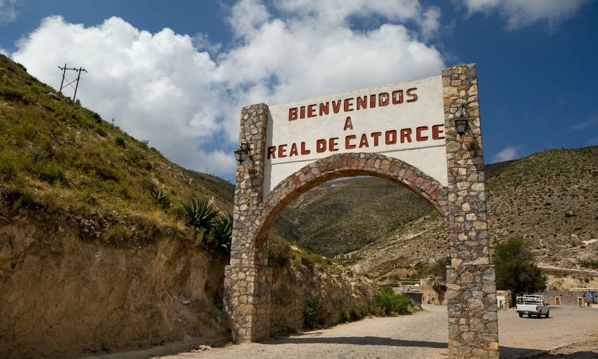 Segura Morquecho realizó un recorrido por Real de Catorce, donde planteó ideas para hacer realidad una nueva ruta de acceso