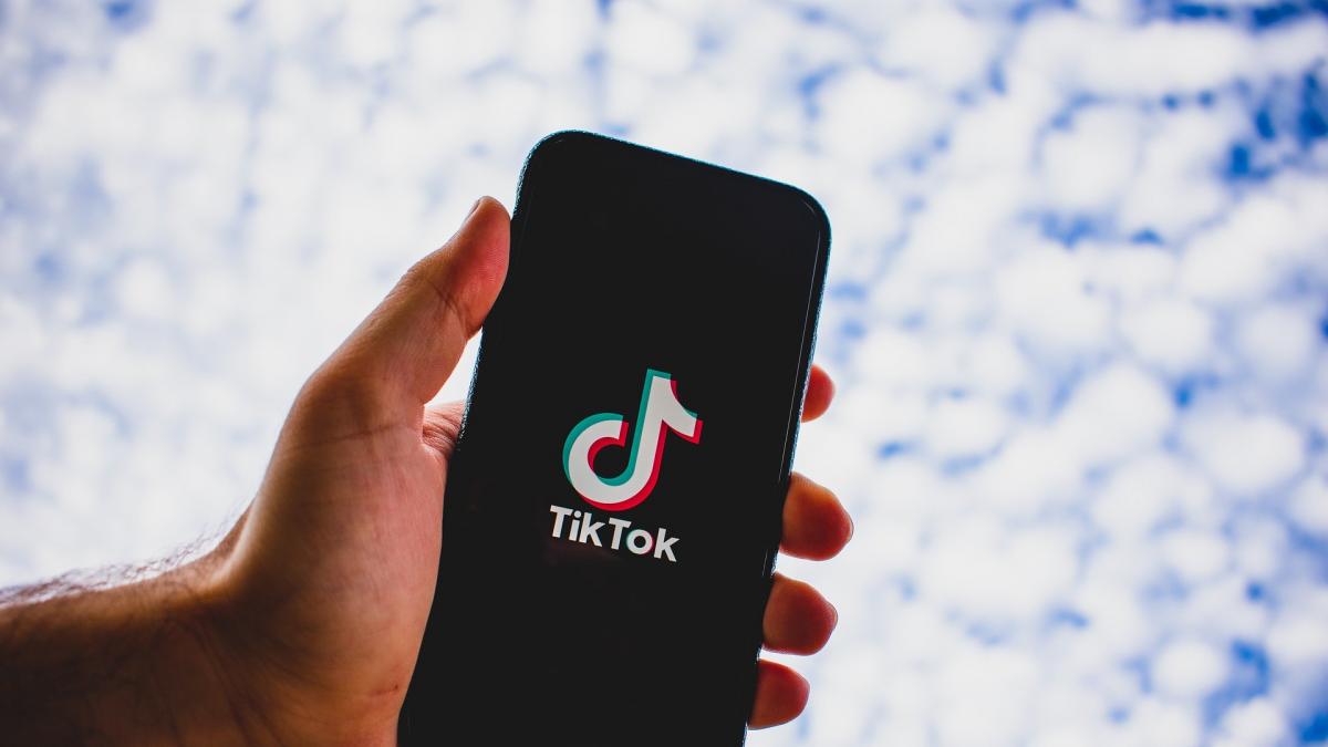 Estudiantes de secundaria se intoxican por reto viral en Tik Tok