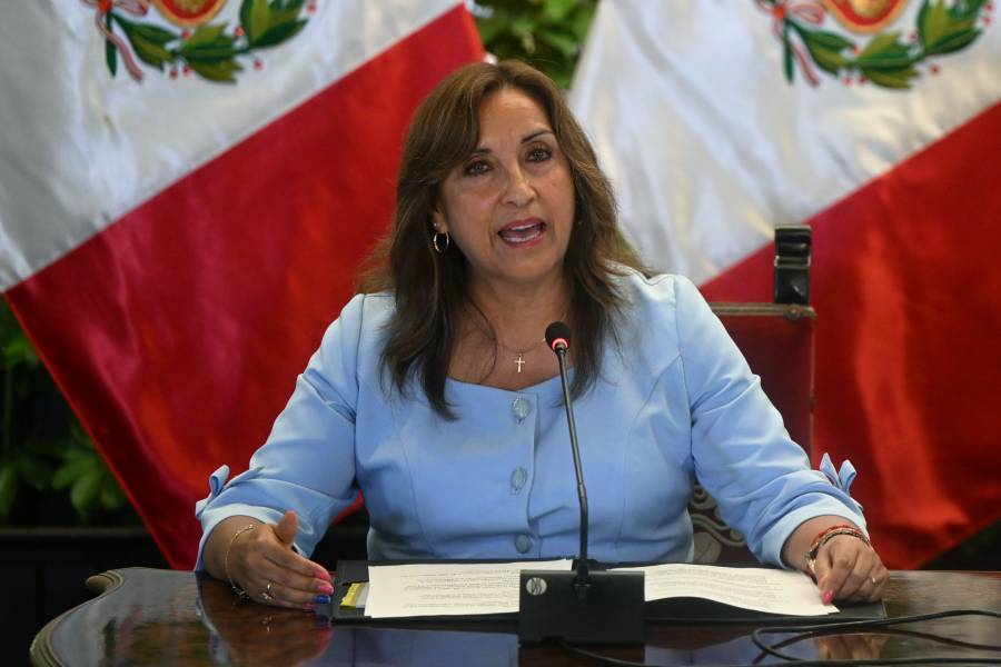 Perú decide retirar a su embajador en México