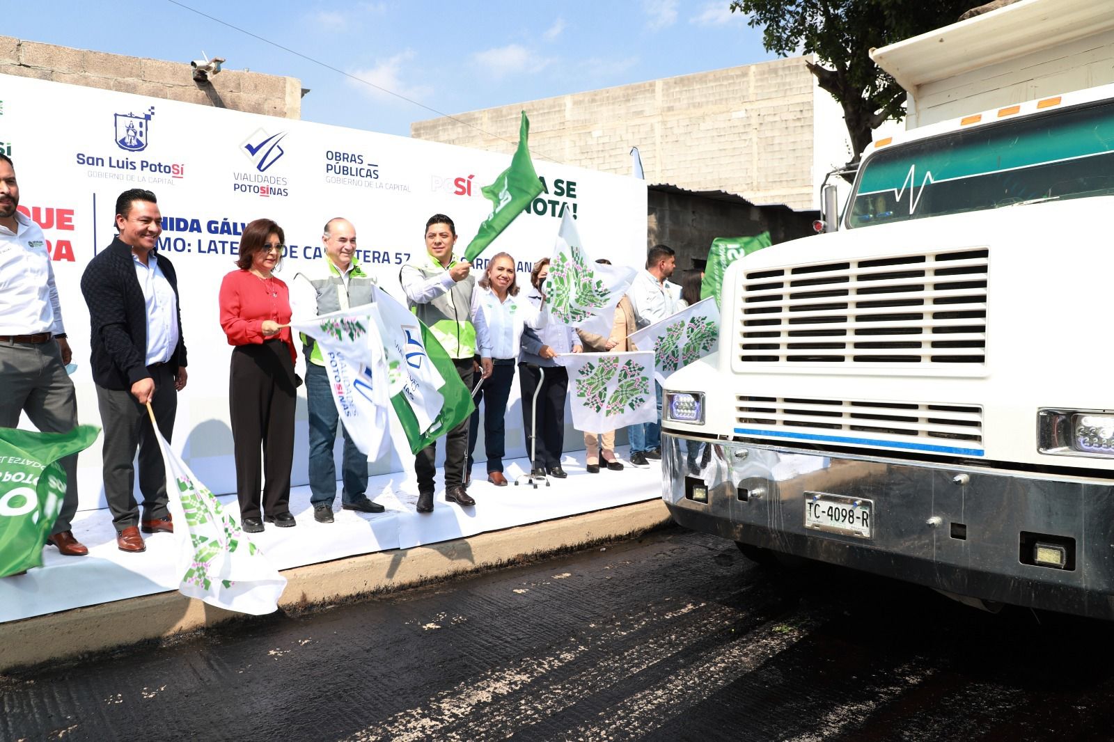 Enrique Galindo, el Gobernador Ricardo Gallardo y la Alcaldesa Leonor Noyola, inician la rehabilitación integral de esta importante vialidad.