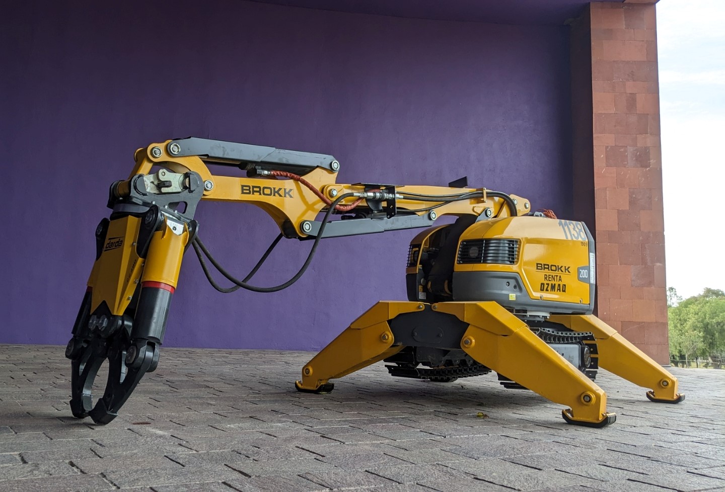 SECULT se complace en invitar al público en general a la exhibición de BROKK un robot especializado en demoliciones