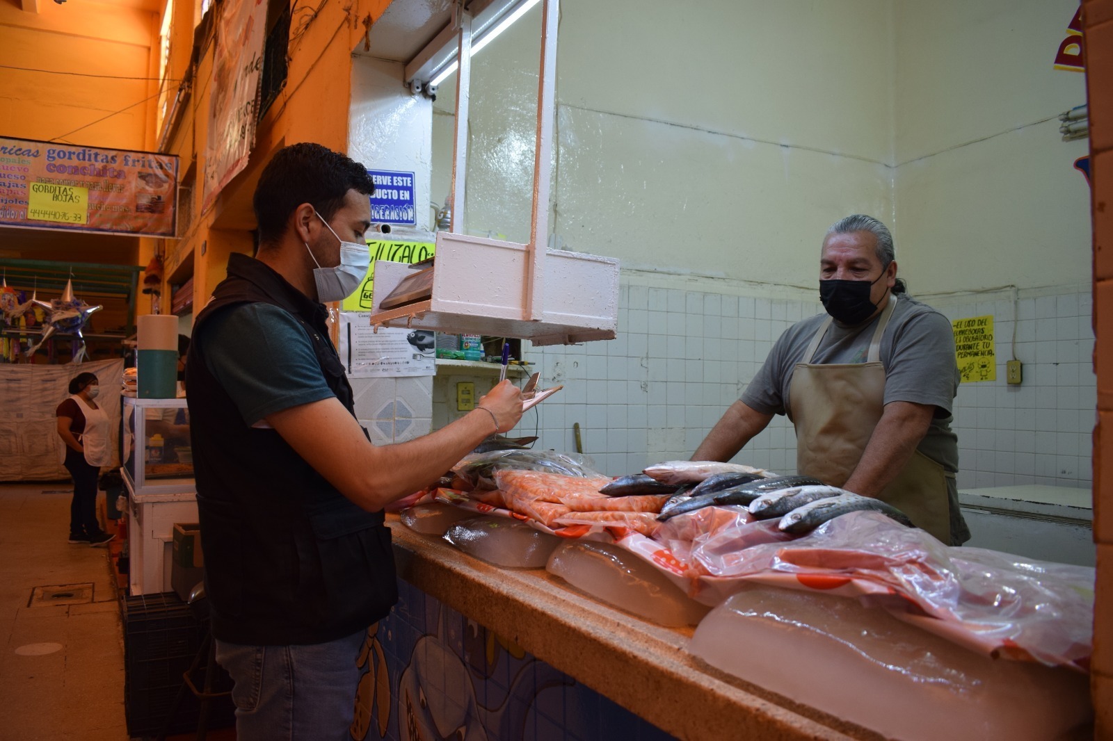 Se intensificarán las revisiones de control sanitario a restaurantes de mariscos, pescaderías, expendios de agua y hielo