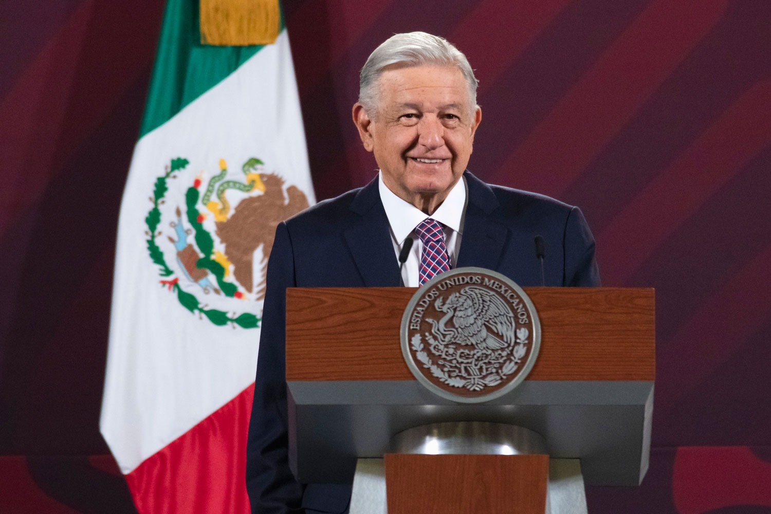 Decreto sobre vuelos de carga dará tiempo a empresas para mudarse al AIFA: AMLO