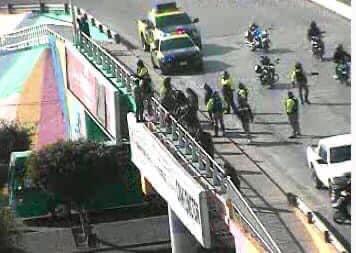 Hombre se lanza de puente vehicular en la Av. Salvador Nava