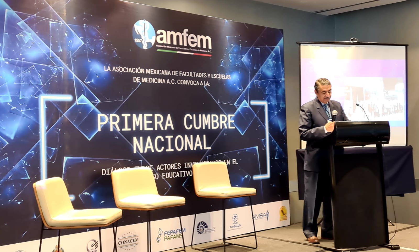 Alejandro Zermeño Guerra, rector de la UASLP, fue invitado a participar en la Primera Cumbre Iberoamericana