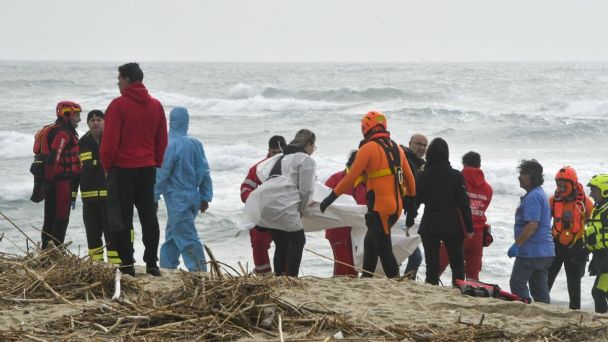 Al menos 62 migrantes mueren en naufragio cerca de la costa de Italia