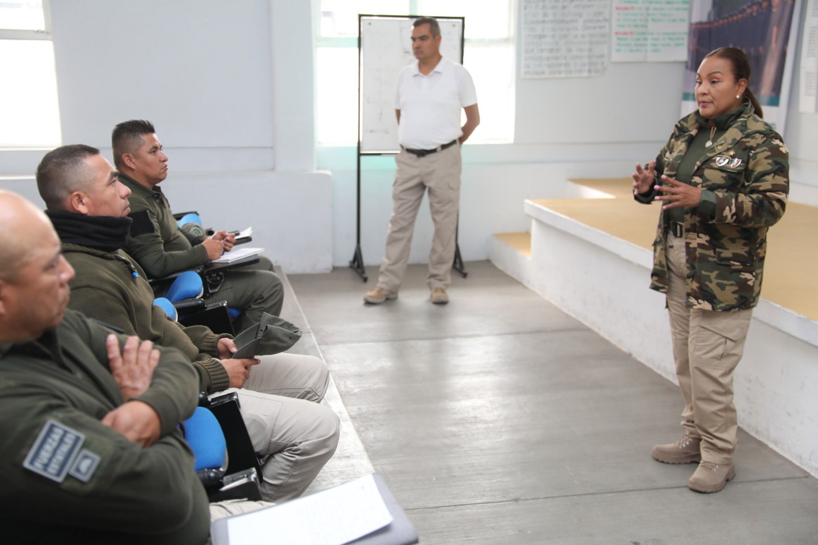 Ha ocupado cargos diversos en las fuerzas federales, como la Guardia Nacional, Policía Federal e instancias estatales.