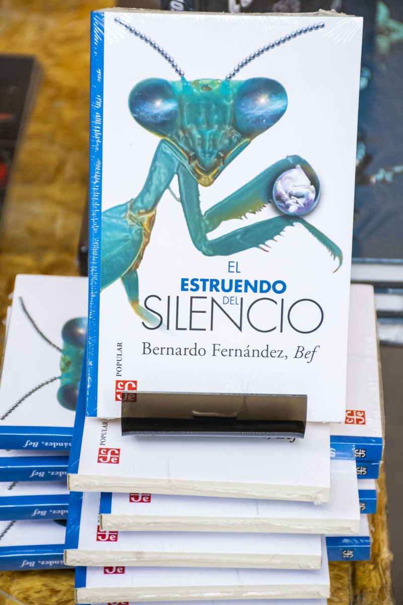 Se llevó a cabo la presentación del libro, “El estruendo del silencio” obra del novelista Bernardo Fernández Bef