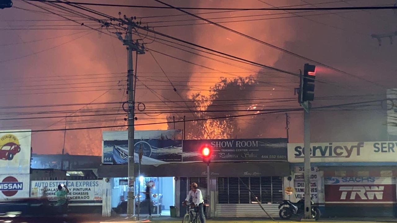Se incendia taller de hojalatería en Muñoz