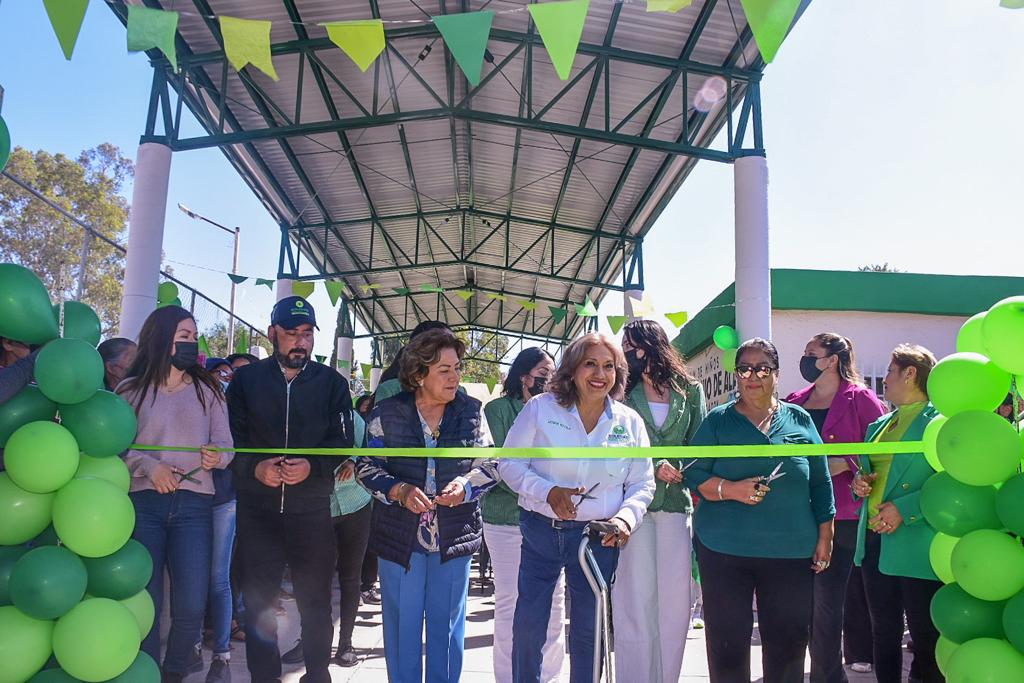 Alcaldesa de Soledad inaugura techado y obras de pavimentación en el Zapote