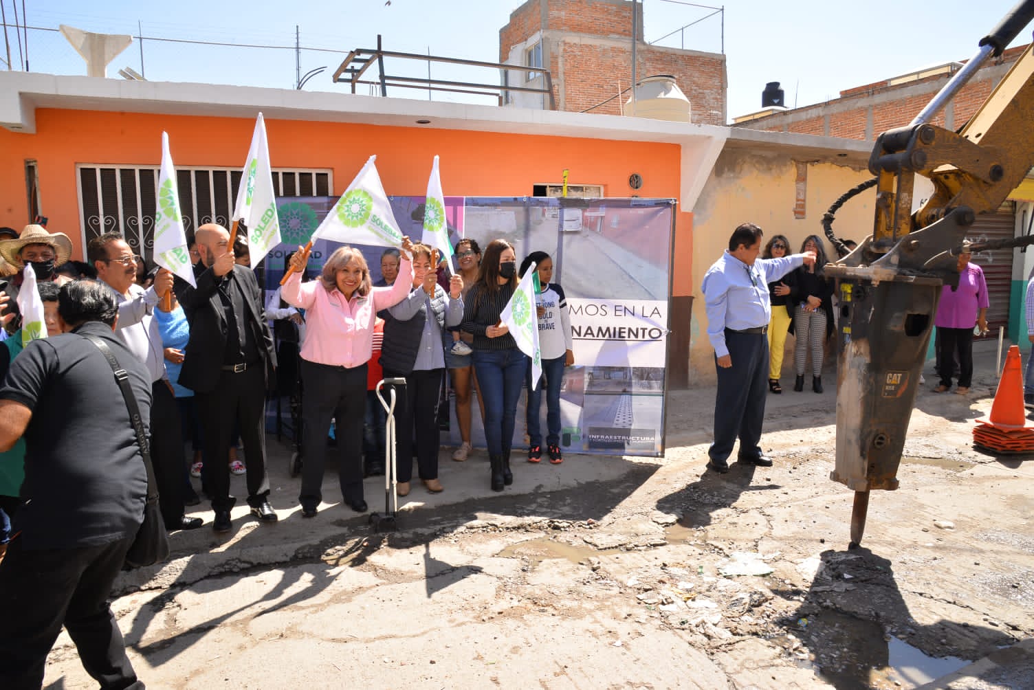 Alcaldesa de Soledad pone en marcha obras de rehabilitación en el fraccionamiento Villa Alborada