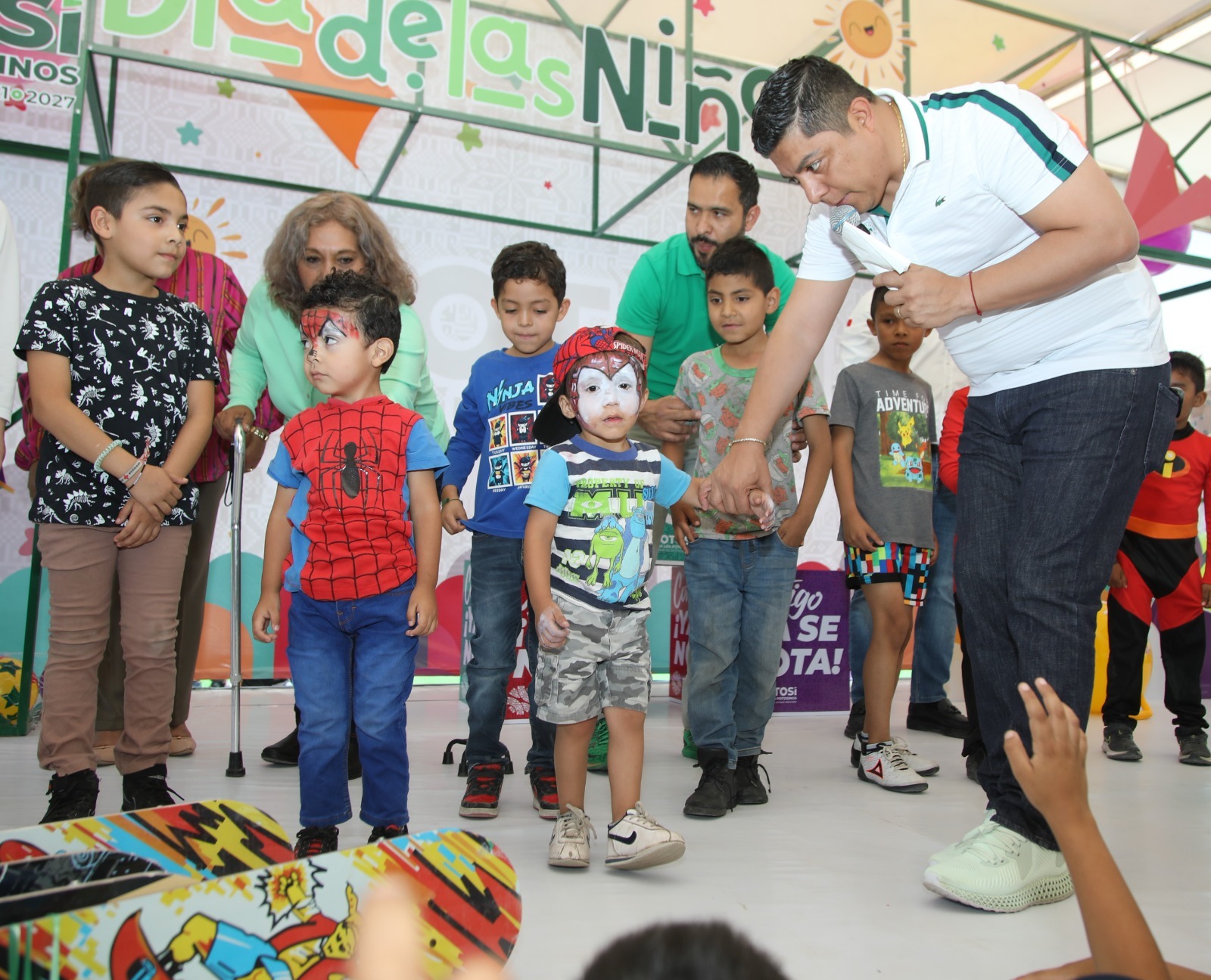 Gallardo Cardona, encabezó este jueves la celebración del Día de las Niñas y los Niños, donde entregó dos mil juguetes