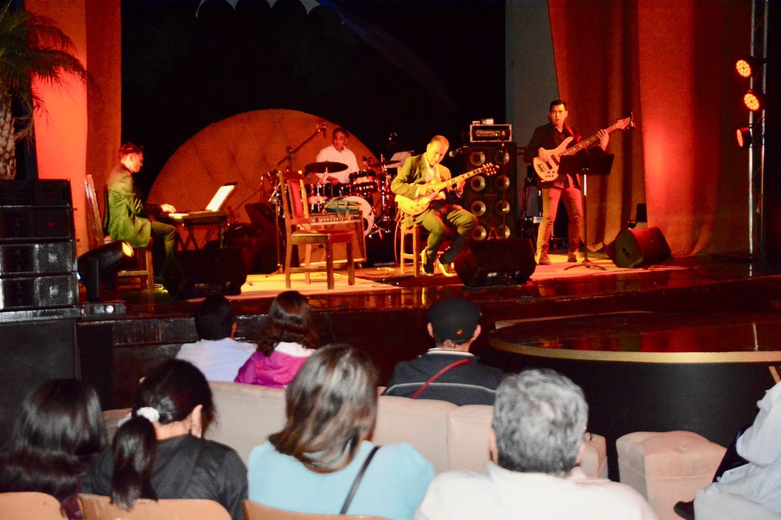 El músico, arreglista y compositor, Cris Lobo y Quartet Jazz compartieron escenario para el disfrute de la población potosina y visitantes.