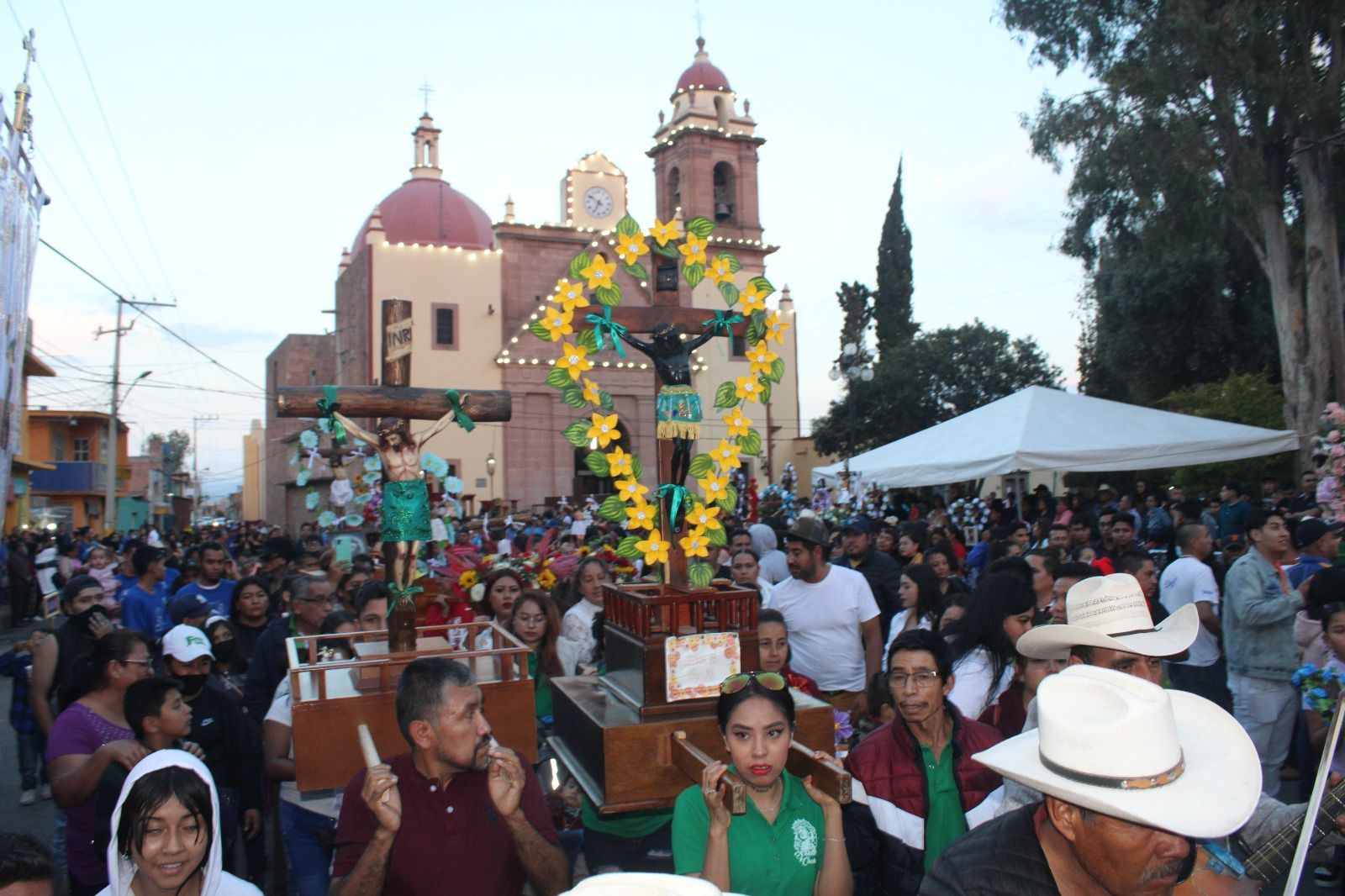 Destacó que la Procesión de los Cristos sanea el tejido social en nuestra Delegación