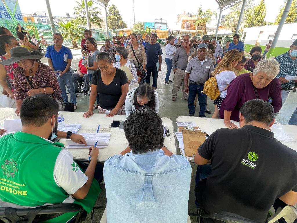 Sedesore arrancó la entrega de los apoyos económicos a madres solteras y adultos mayores en las cuatro regiones del Estado