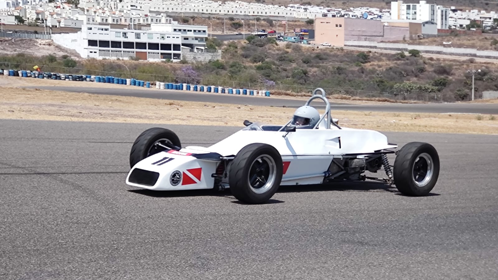 Jorge sorprendió a todos en la pista en su primer día a bordo de un Formula Ford demostrando ser un gran alumno