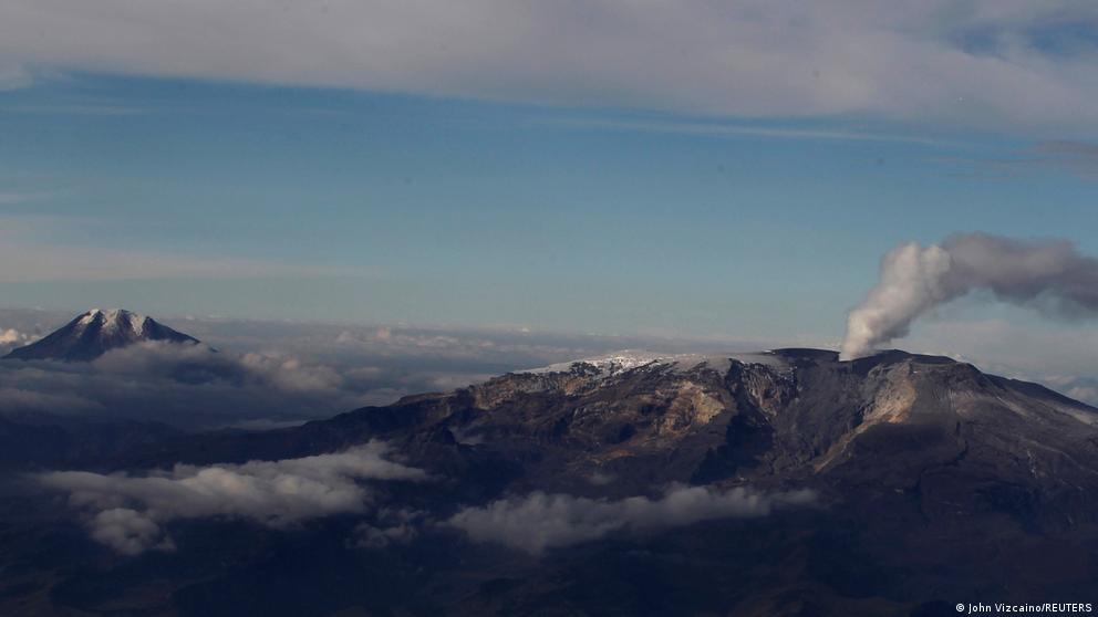 El volcán Nevado del Ruiz registra un aumento en su actividad sísmica de más de 11 mil sismos por día.