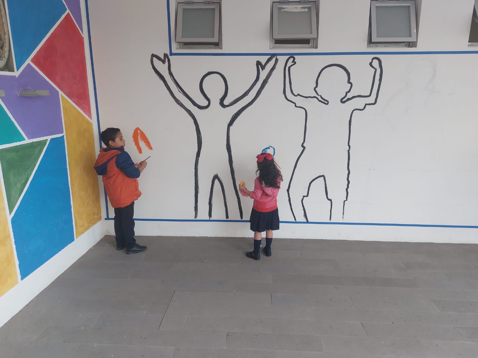 Niñas y niños del Centro Educativo Lidia Pérez, participaron en el mural “Dejando huella a la vista de América”