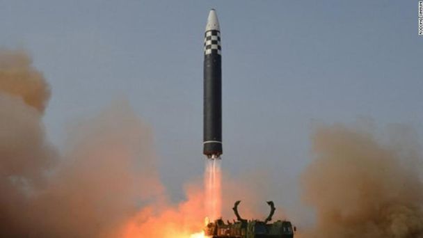 Corea del Norte lanza misil balístico sobre el norte de Japón