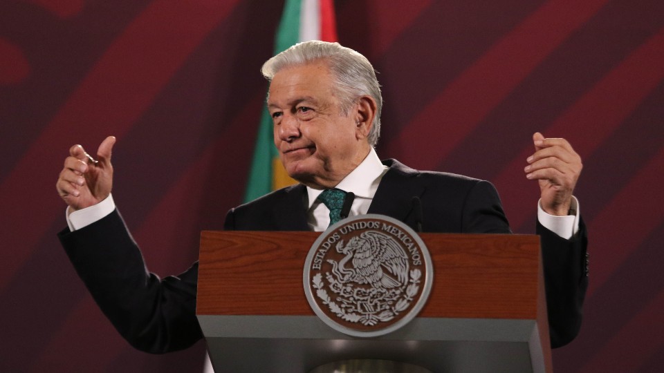 Congreso de Perú declara persona non grata a AMLO