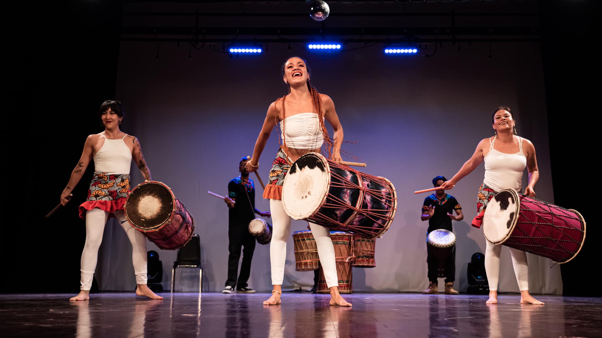 Los diversos grupos de baile que ofrecen clases en este recinto cultural, se suman a las actividades del Día Internacional de los Museos