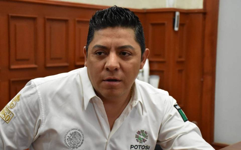 Ricardo Gallardo Cardona dio a conocer que las nuevas líneas de autobuses de pasajeros están siendo utilizadas como polleros