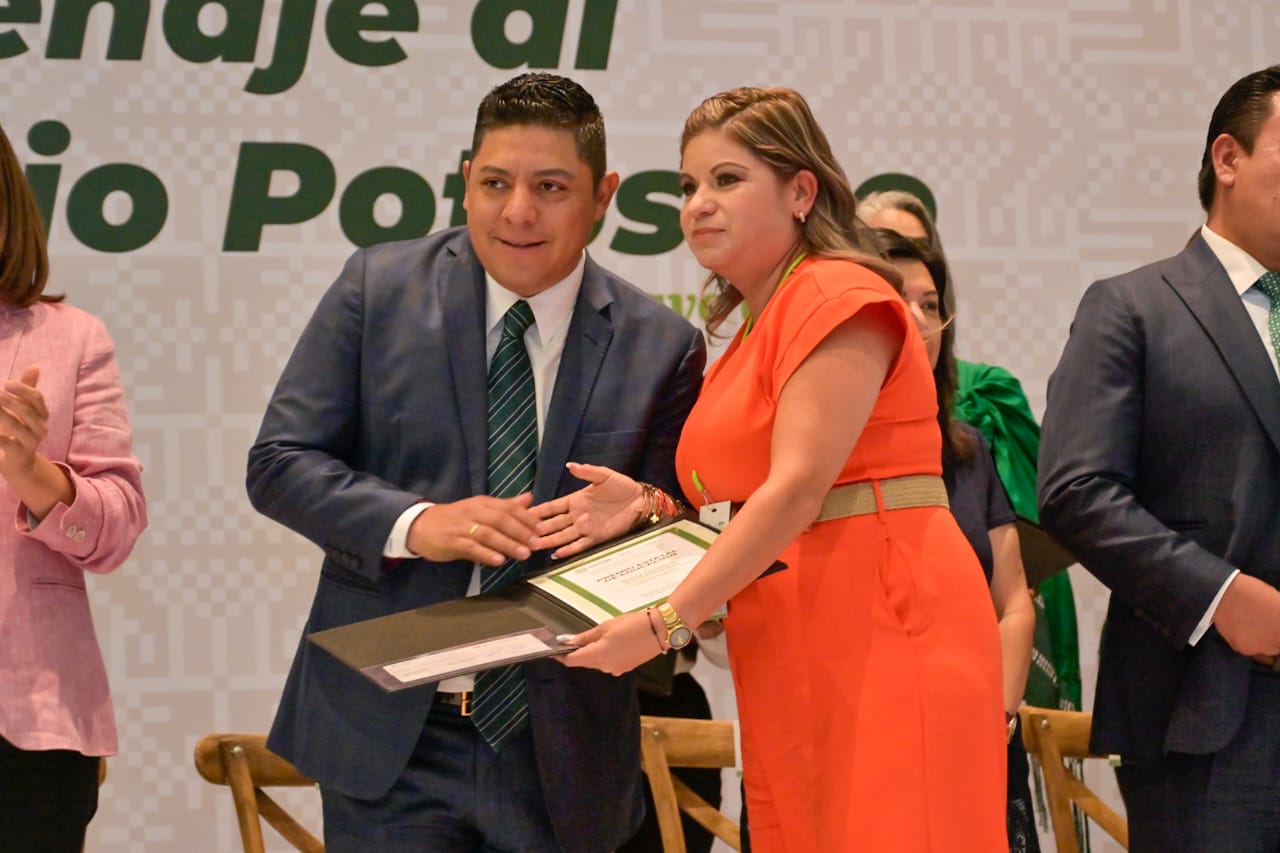   Maestras del IEIPE y del SEER refrendaron su compromiso con administración de Ricardo Gallardo Cardona.
