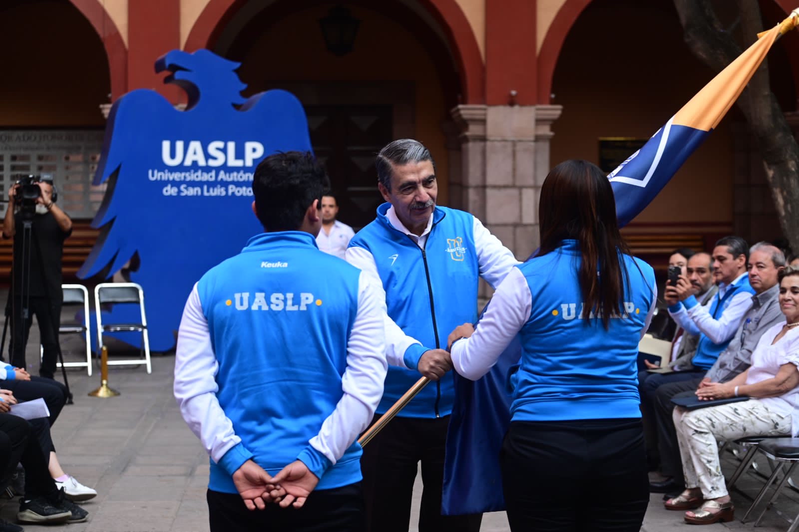 Se llevó a cabo la ceremonia de abanderamiento de la delegación deportiva de la UASLP que participará en la Universiada Nacional 2023