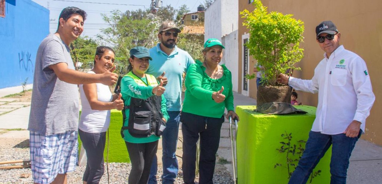 La presidenta municipal recorrió la avenida Cactus, supervisando cada acción a realizarse y escuchó de primera mano las solicitudes