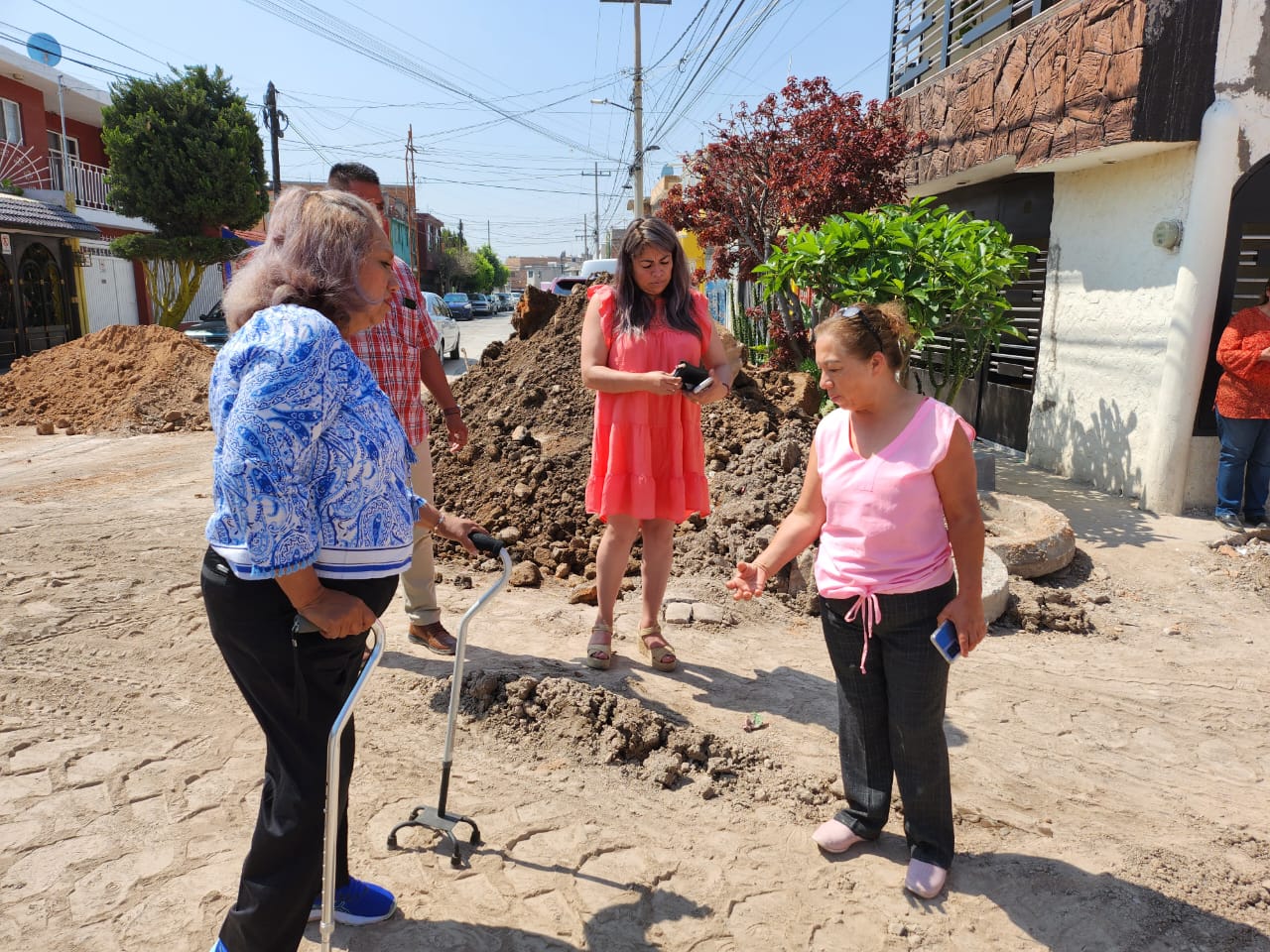 ALCALDESA LEONOR NOYOLA SUPERVISA PROGRESO DE PAVIMENTACIÓN, EN COLONIA SAN FELIPE