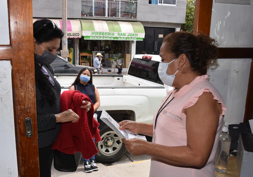 La oficina ubicada en Cabecera municipal, otorga paquetes de pañales y suero a familiares de personas de la tercera edad