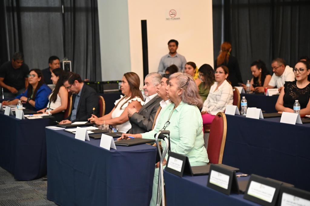 Alcaldesa Leonor Noyola y tesorero municipal, Guadalupe Pérez, participan en el taller "Registro Público Único y Sistema de Alertas".