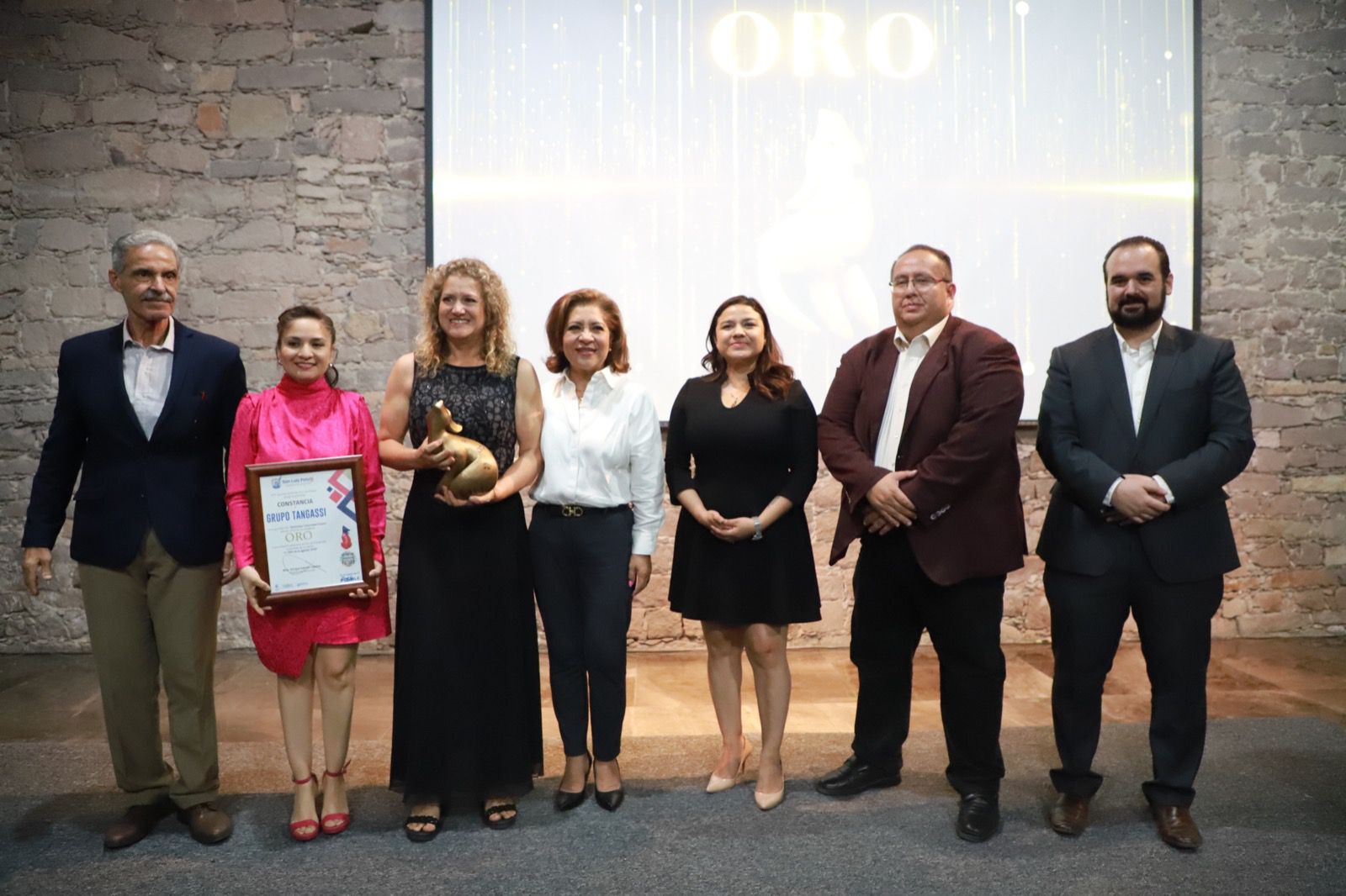 En un evento muy emotivo, fueron reconocidas las empresas Grupo Tangassi, Petroquímica de Aceites, Mabe y Alinsa.