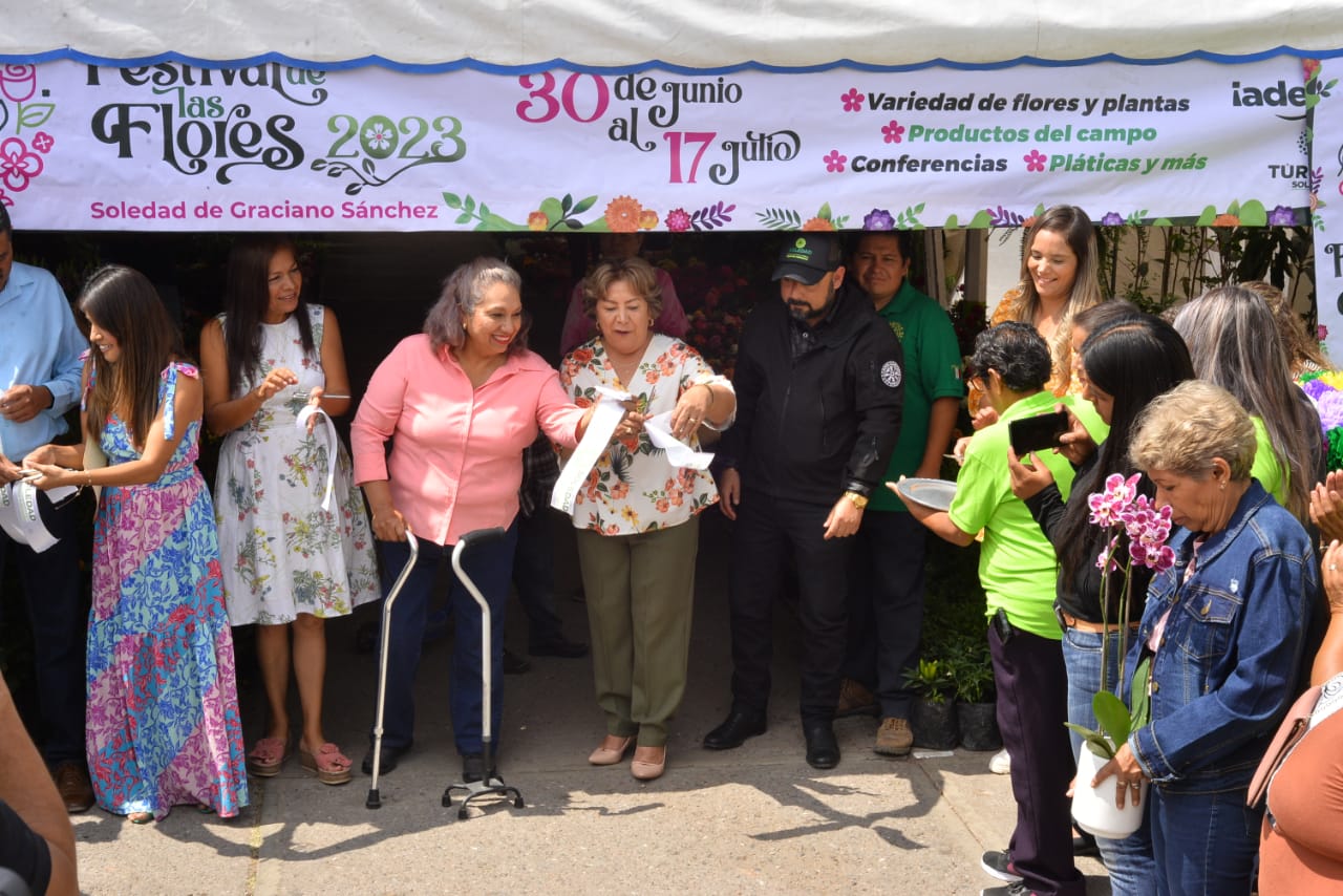 Leonor Noyola cortó el listón inaugural de este colorido evento, mismo que cumple 10 años de realizarse