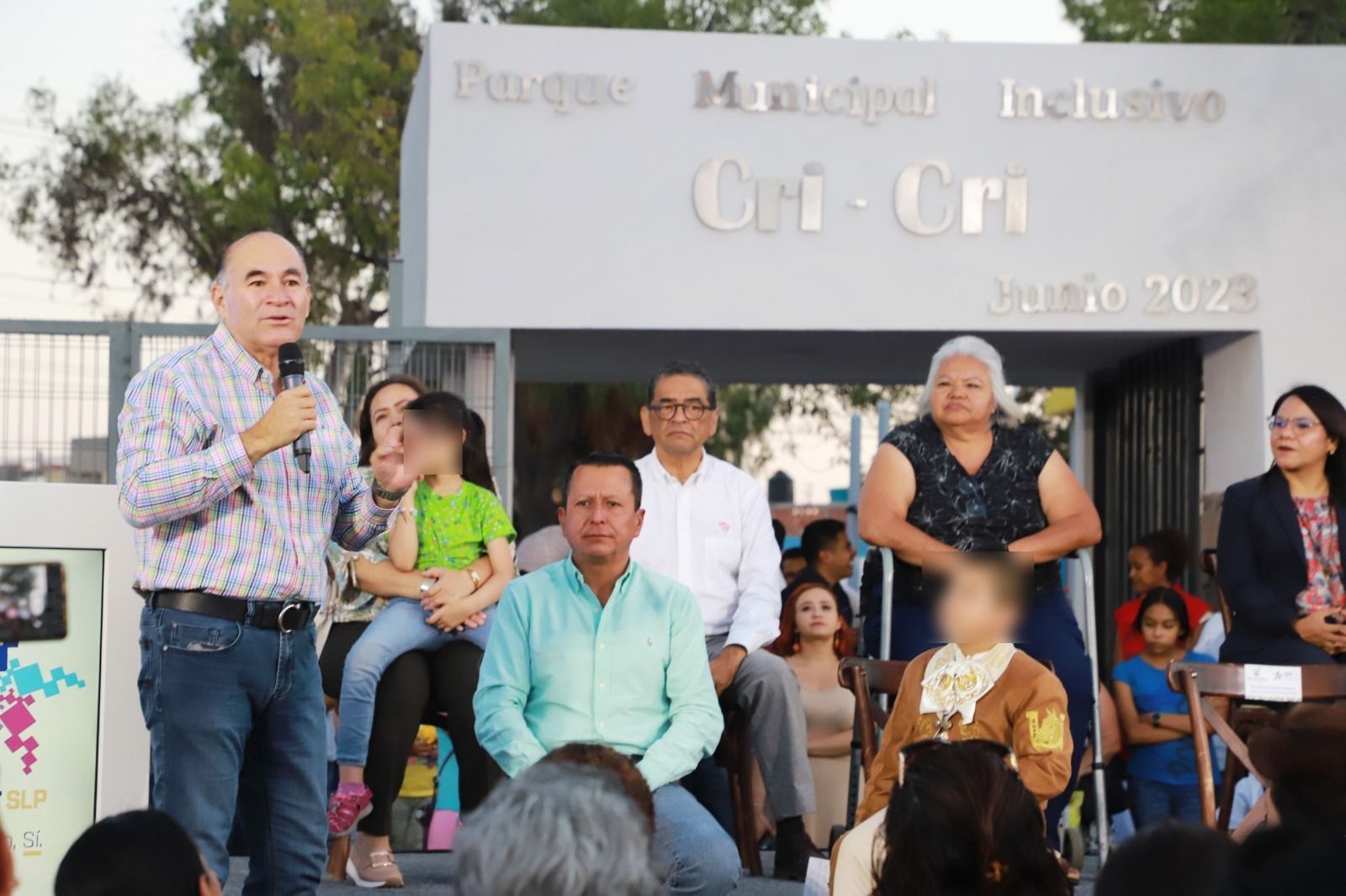 El Alcalde Enrique Galindo Ceballos y la Presidenta del Sistema Municipal DIF, inauguraron el Parque Inclusivo Cri-Cri