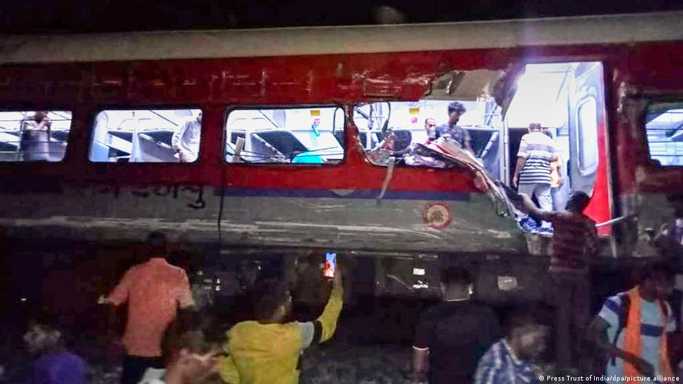 Más de 200 muertos por accidente de tren en India
