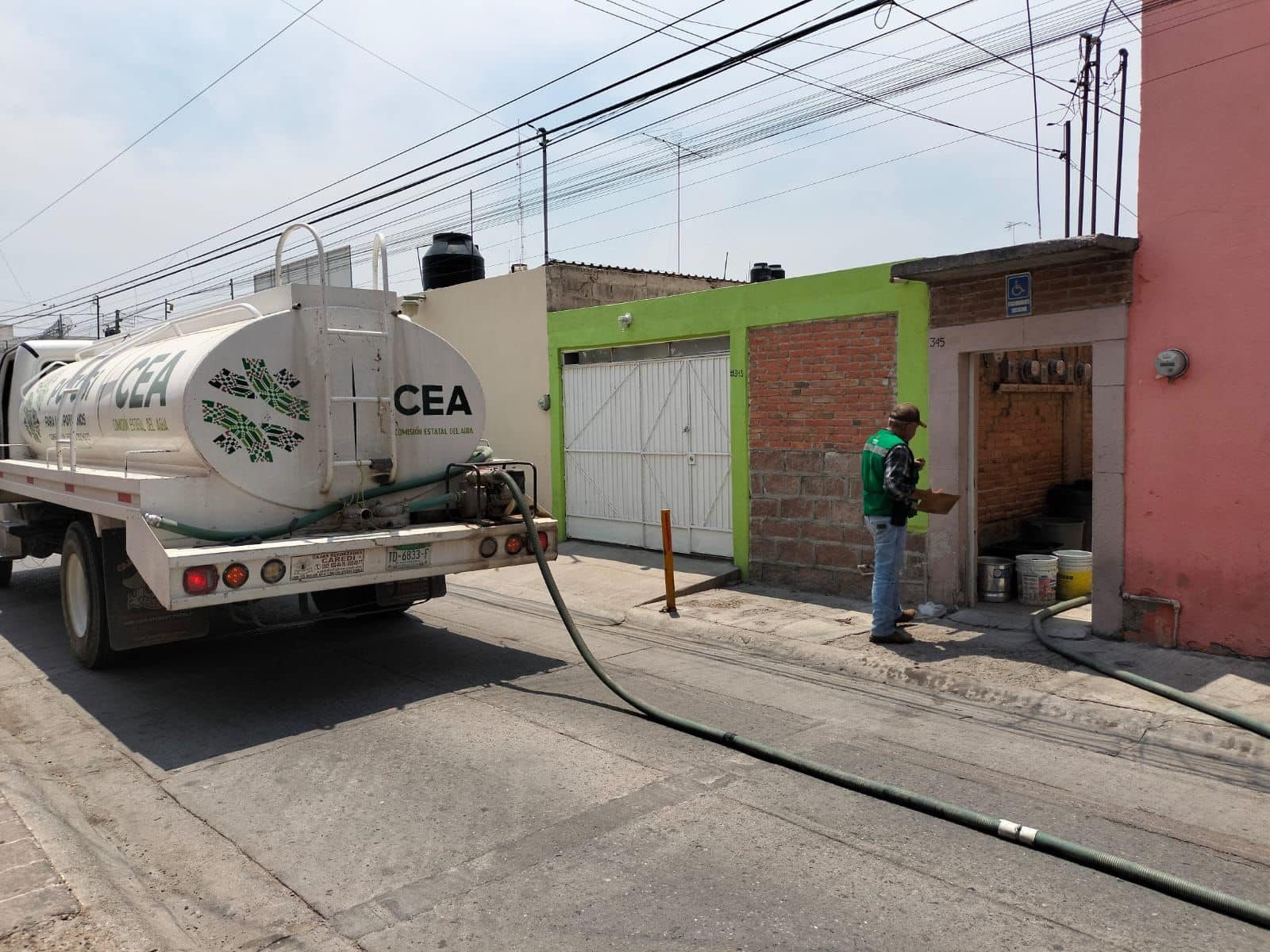 ESTADO ADELANTA APOYO A LAS FAMILIAS CON DISTRIBUCIÓN DE AGUA GRATUITA