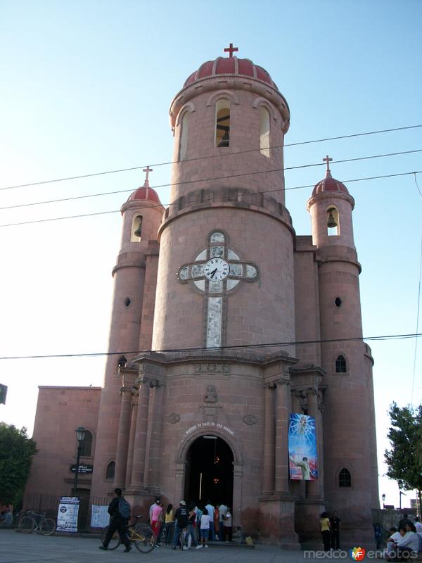 El sacerdote, lamentó que las personas estén mal informadas y estén culpando a la iglesia por esta decisión