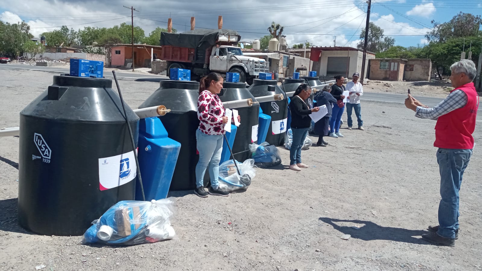 De manera sostenible, las familias podrán aprovechar el agua de lluvia y podrán almacenar de manera adecuada el vital líquido.