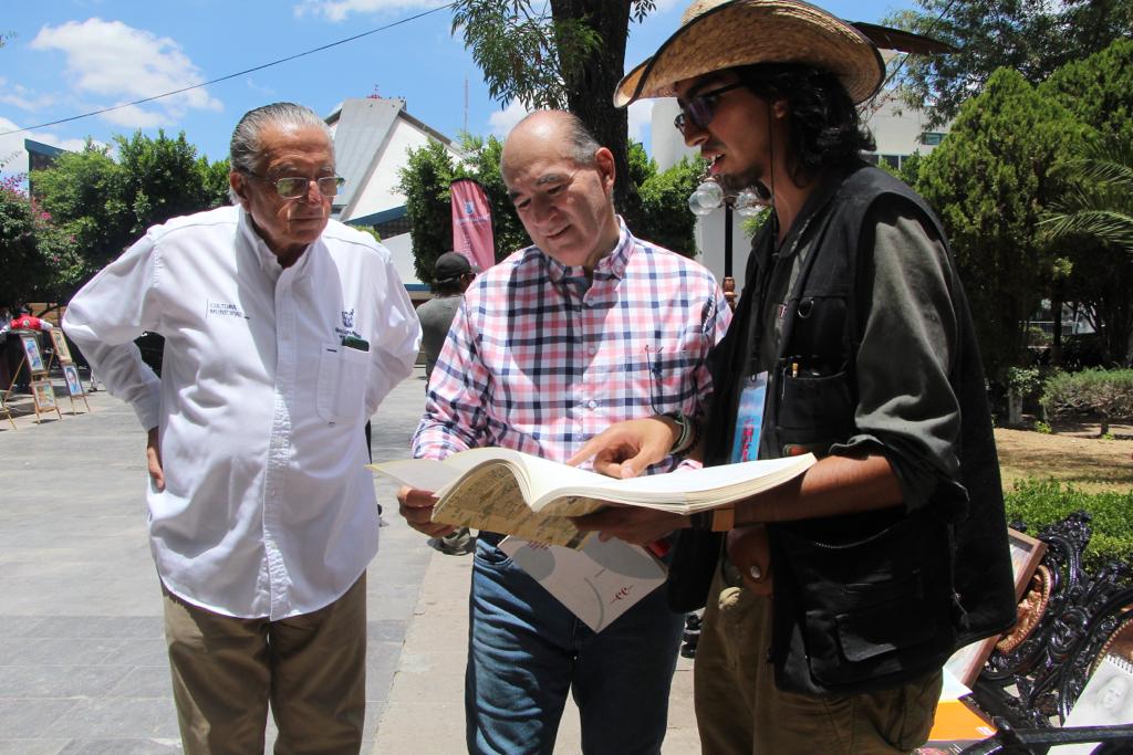 Enrique Galindo Ceballos, constató el éxito que cada fin de semana tiene el Jardín del Arte de Tequisquiapan