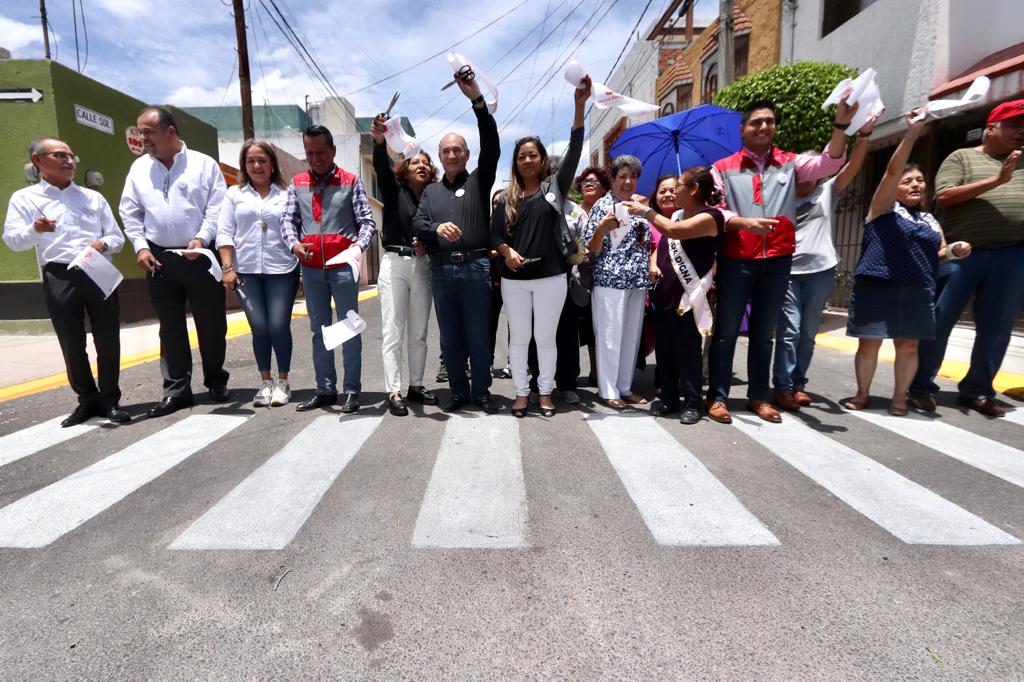 El Presidente Municipal se comprometió a iniciar la rehabilitación integral de la calle Sagitario, luego de un recorrido por esta colonia.