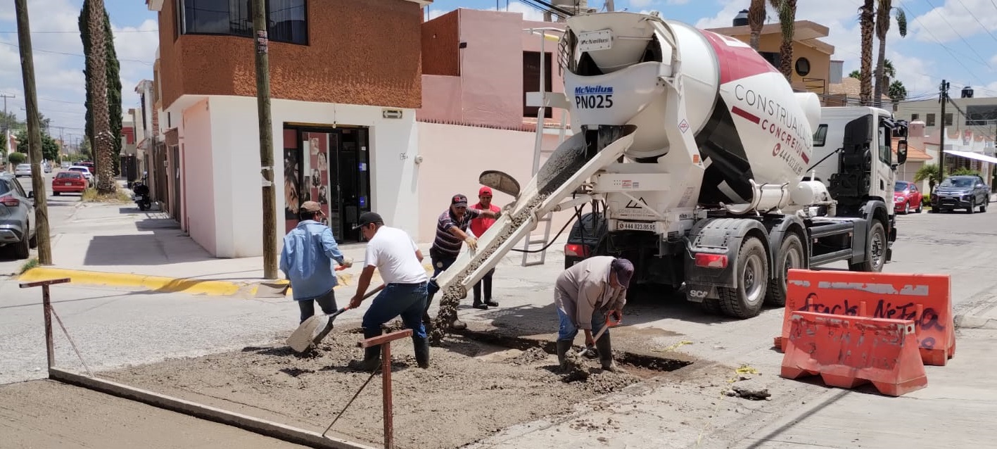 Gobierno de la Capital realiza constantes trabajos de regeneración vial en calles y avenidas de San Luis Potosí